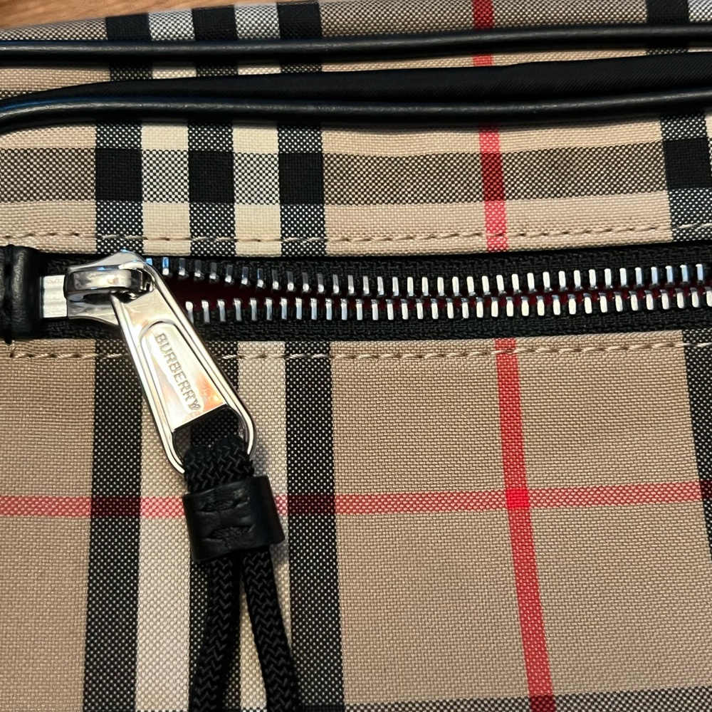 Burberry Tan and Black Camera Bag - Picture 7 of 11